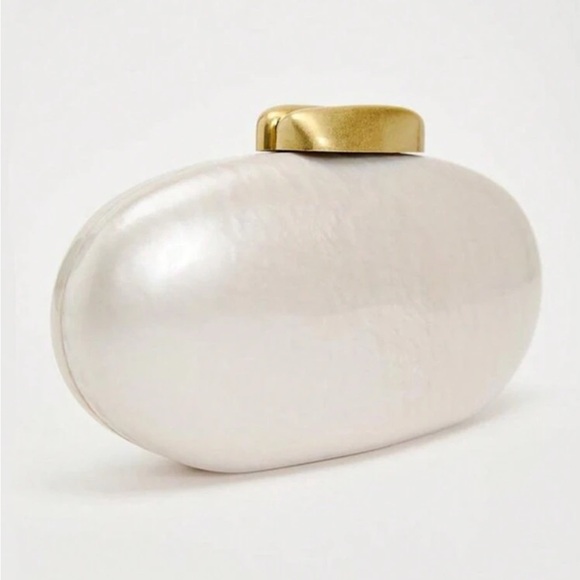 Pearl clutch